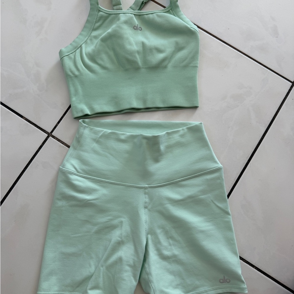 ALO Yoga Light Green Activewear Set